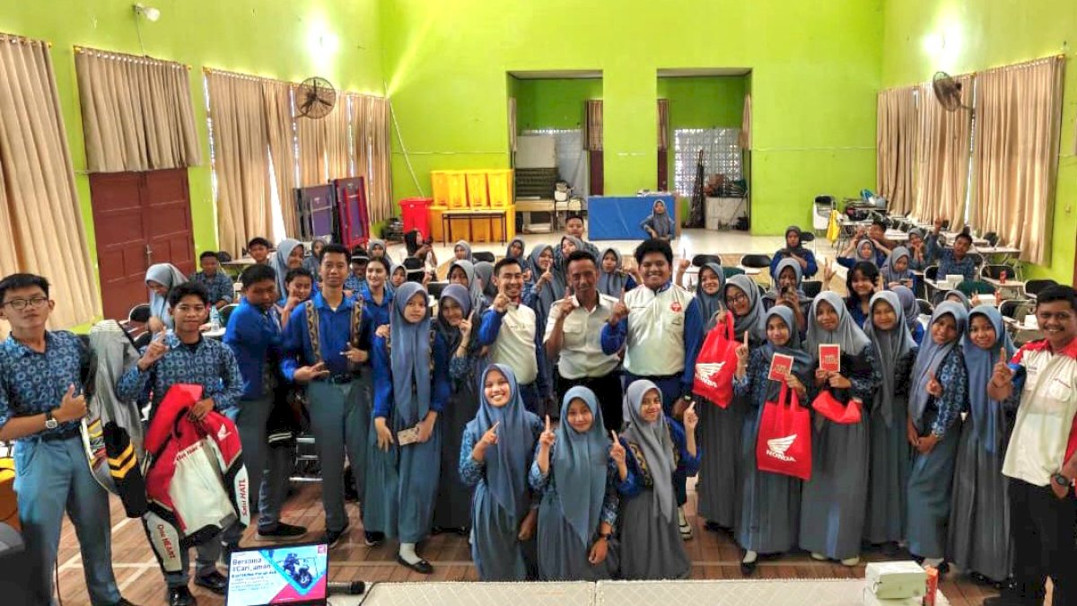 Asmo Sulsel Terus Gencarkan Edukasi Safety Riding hingga SMKN 1 Kendari