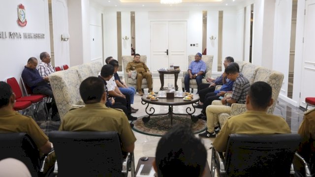 Wali Kota Makassar Munafri Arifuddin melakukan audiensi bersama RW 08 Kelurahan Maccini Sombala, Kecamatan Tamalate di Balai Kota. Foto: Istimewa.