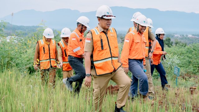 Bupati Morowali Iksan Baharudin Abdul Rauf saat berkunjung ke area operasional PT Vale IGP Morowali. Foto: Istimewa. 