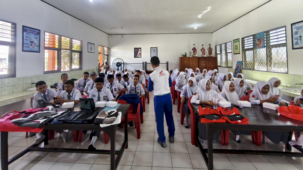 Asmo Sulsel Tanamkan Pentingnya Fokus dan Safety Check Sebelum Berkendara kepada SMAN 9 Gowa