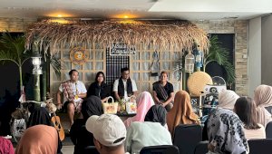 Hotel Royal Bay Makassar Hadirkan &ldquo;Nostalgia Ramadhan&rdquo; dengan Dekorasi Pos Kamling dan Sepeda Ontel
