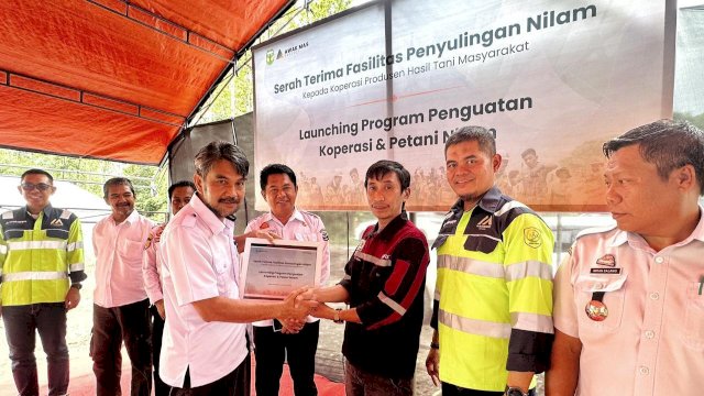 Pemkab Luwu dan Masmindo serah terima fasilitas pengolahan Nilam. Foto: Istimewa.