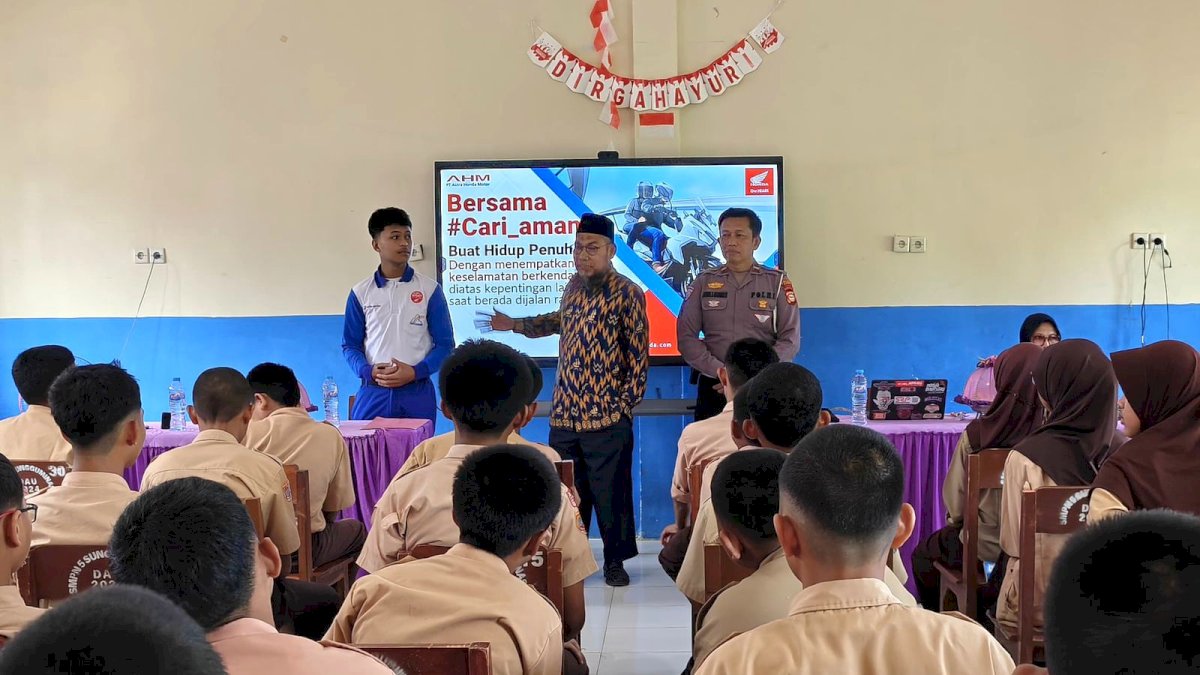 Asmo Sulsel dan Polres Gowa Tanamkan Kesadaran Berkendara Sejak Dini kepada Siswa SMPN 5 Gowa