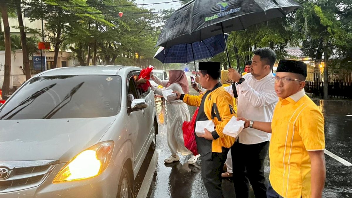 Golkar Sulsel Gelar Program Amaliah Ramadan, 300 Paket Takjil Dibagikan Tiap Hari