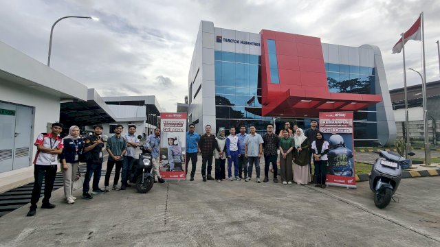 Edukasi safety riding Asmo Sulsel bagi karyawan Astra Traknus Makassar. Foto: Istimewa.