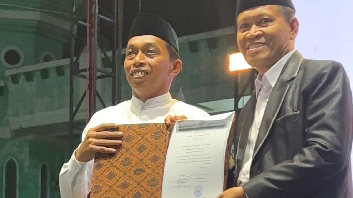Disaksikan Ribuan Warga Sidrap, Kampus Asal Thailand Anugerahi Bupati Syaharuddin Alrif Gelar PhD