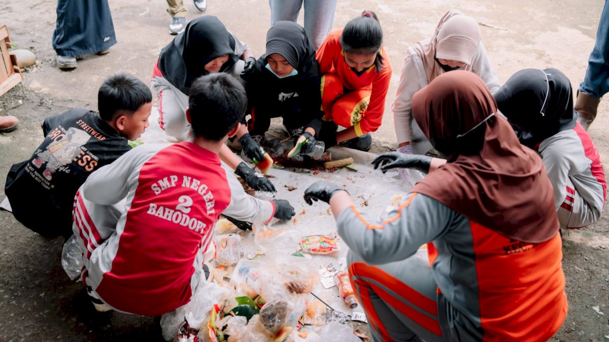 PT Vale Edukasi Siswa di Morowali Kelola Sampah Secara Bijak pada Peringatan HPSN