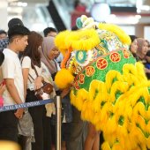 Pertunjukan Barongsai Ramaikan Perayaan Imlek di Mal Ratu Indah dan NIPAH PARK
