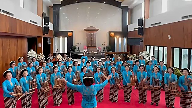 Kelompok angklung Merrywati Peruba sebagai peserta di ajang PASH. Foto: Istimewa.