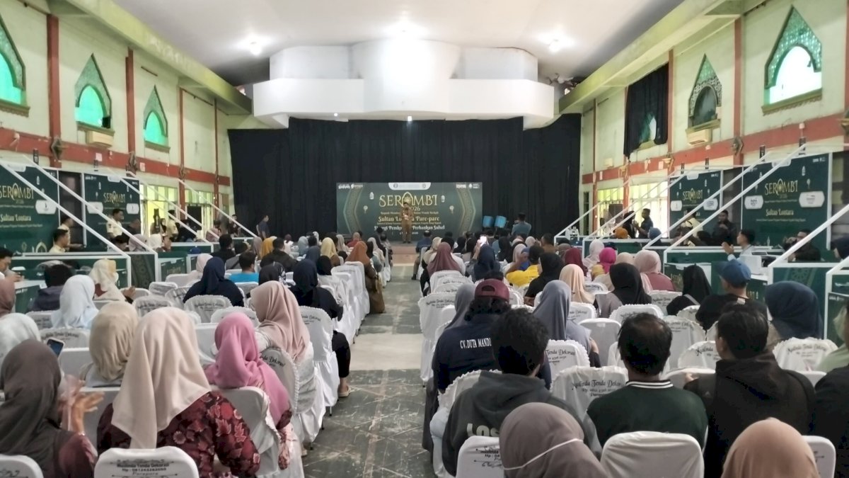 Tasming Hamid Buka SERAMBI BI di Parepare, Warga Antusias Tukar Uang Baru