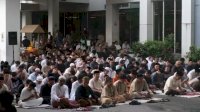 Ribuan Warga Makassar Antusias Salat Idulfitri di Claro, Dari Ballroom Hingga Parkiran Dipadati Jemaah