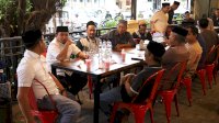 Gaya Santai Tasming Hamid Bukber Bareng Jurnalis di Karajae Cafe