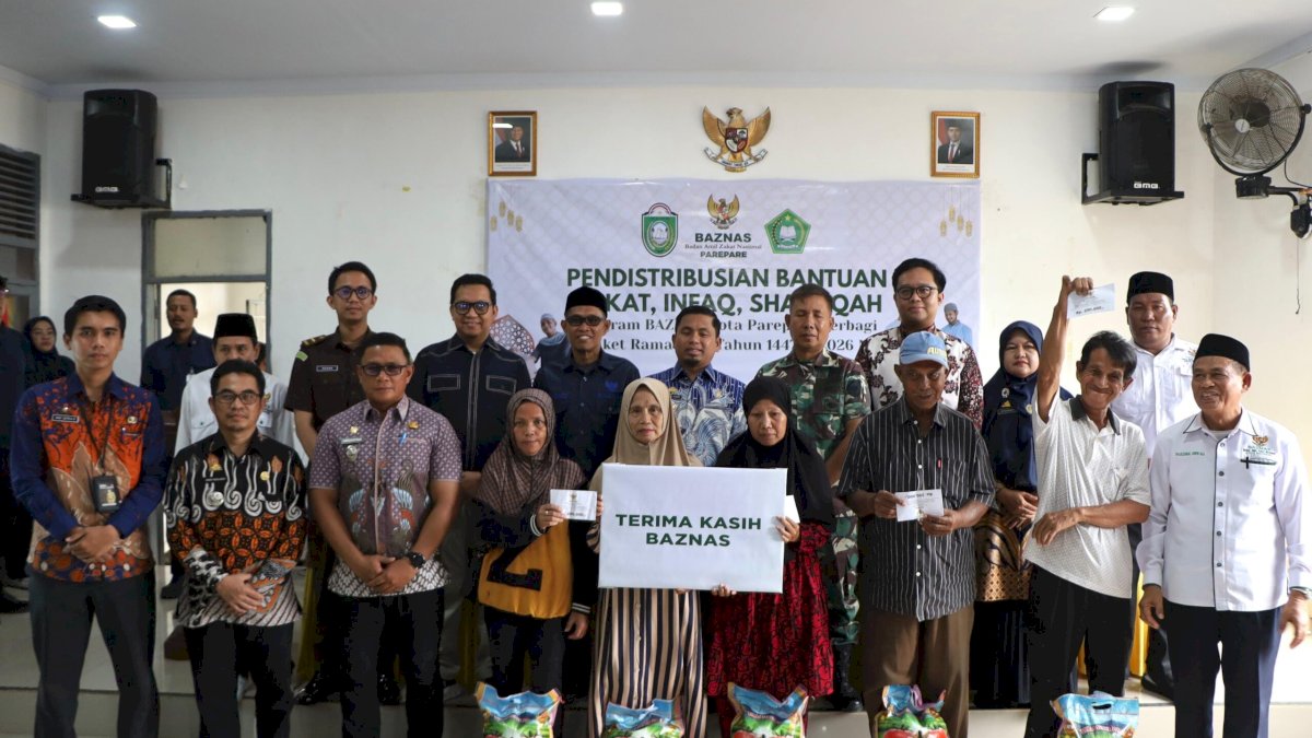 Wali Kota Tasming Hamid Serahkan Paket Ramadhan BAZNAS, Ajak Warga Perkuat Kebersamaan