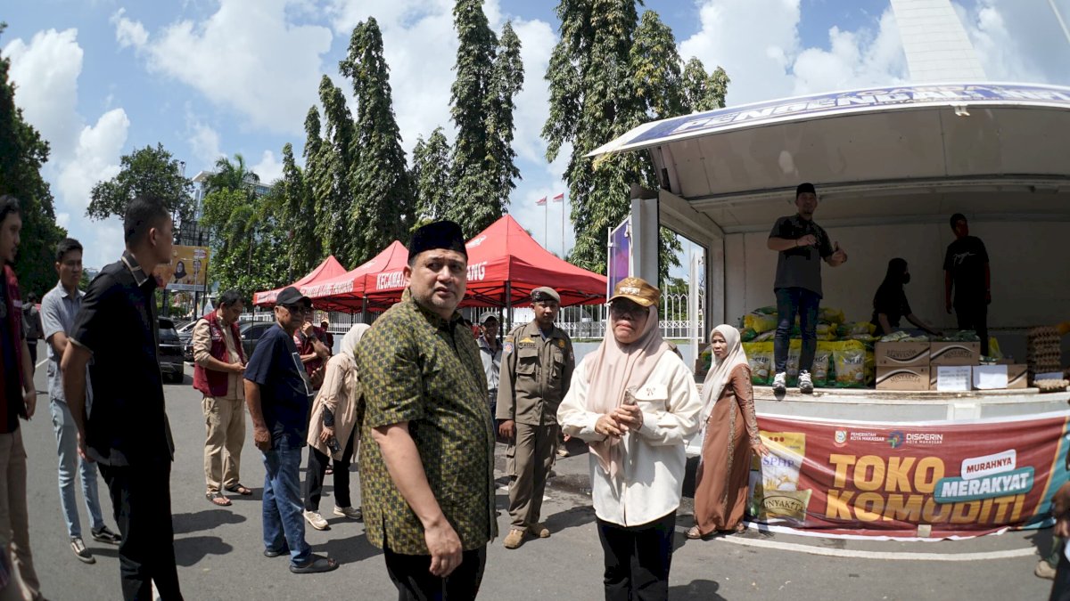 Tinjau Pasar Murah di Monumen Mandala, Munafri Pastikan Warga Terlayani dengan Harga Sesuai