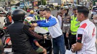 Asmo Sulsel Bersama Polres Gowa Gelar Teguran Simpatik, Bagi Helm SNI kepada Pengendara