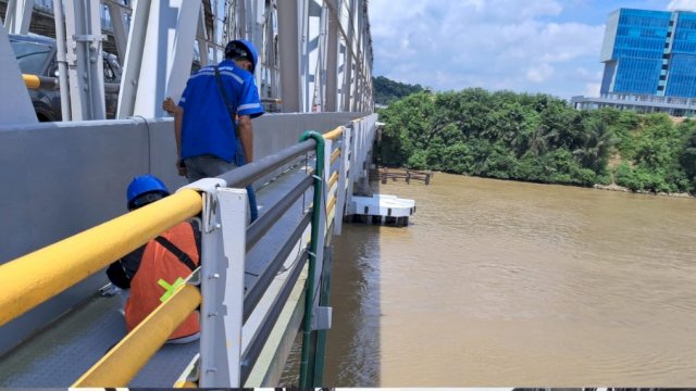 Pemasangan alat keselamatan baru di Sungai Mahakam. Foto: Istimewa.