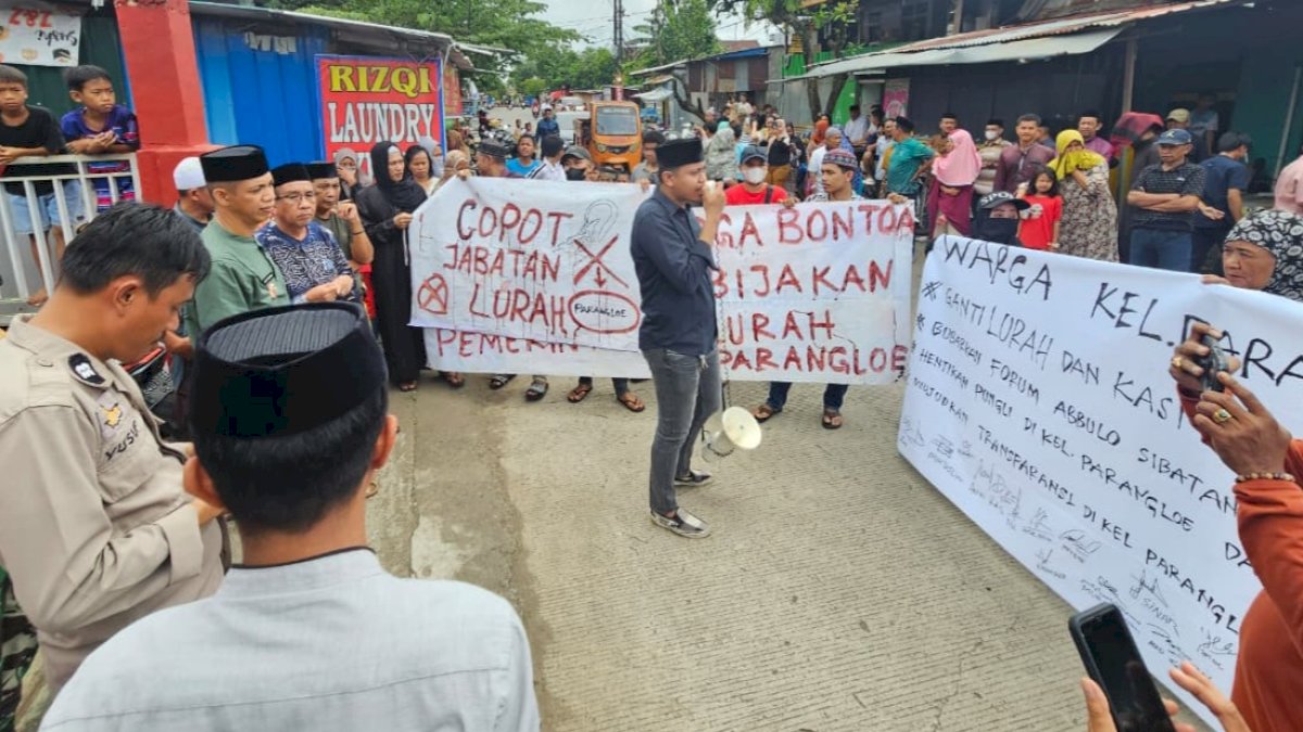 Dianggap Merugikan Warga, Lurah Parangloe Ali Topan Didesak Mundur