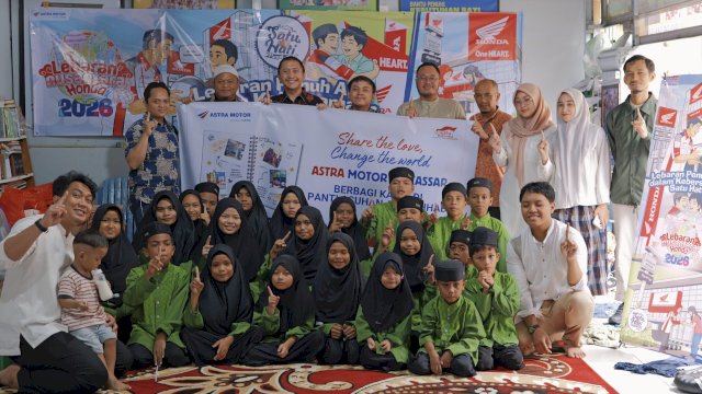 Asmo Sulsel berbagai kepada anak panti asuhan di Makassar. Foto: Istimewa.