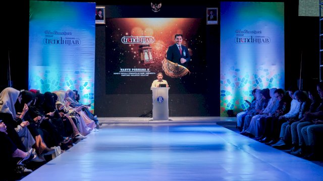 Deputi Kepala Perwakilan BI Sulsel Wahyu Purnama A saat pembukan Trend Hijab Expo di Claro Makassar. Foto: Istimewa.