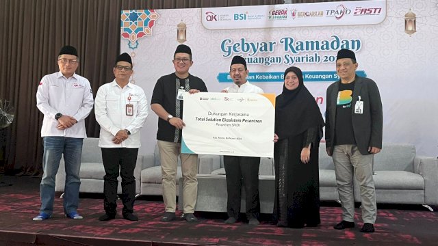 OJK Sulselbar edukasi keuangan syariah di Pesantren Darul Istiqamah Maros. Foto: Istimewa.