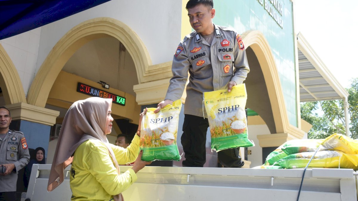 Jelang Lebaran, Polres Bulukumba Gelar Gerakan Pangan Murah, 1.250 Kg Beras SPHP Terjual