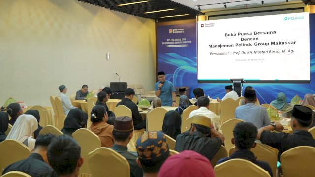 Pelindo Regional 4 buka puasa bersama pedagang asongan di Pelabuhan Makassar. Foto: Istimewa.