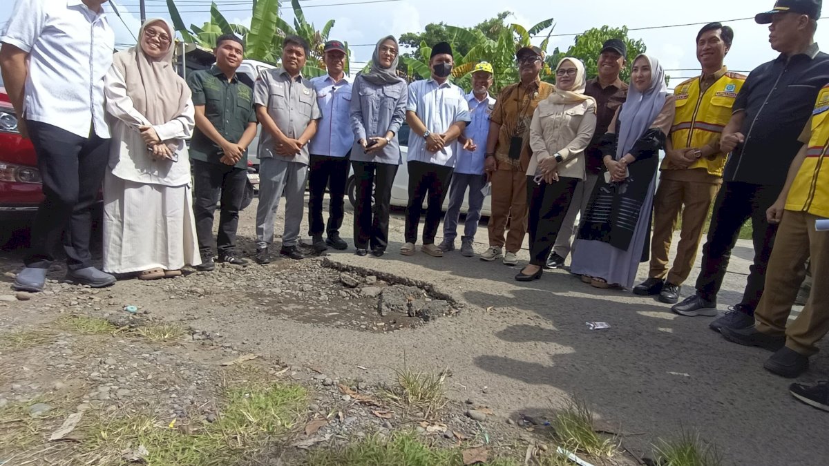 Legislator DPRD Sulsel Ramai-ramai Tinjau Proyek Jalan Multiyears Paket 1 dan 2