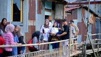 IKA Unhas Kembali Bergerak, Warga Banta-Bantaeng Terima Beras dan Uang Tunai
