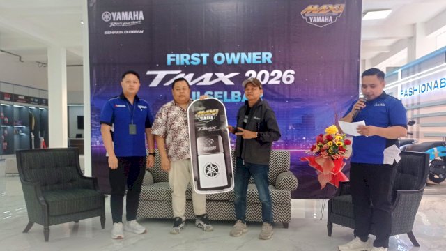 PT SJAM serahkan unit pertama TMAX Connected kepada konsumen di Sulselbar. Foto: Istimewa.