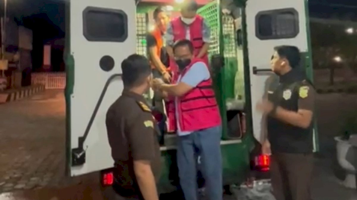Mantan Anggota DPR RI Fauzi dan Wakil Ketua DPRD Luwu Ditahan, 5 Tersangka Korupsi P3-TGAI 2024