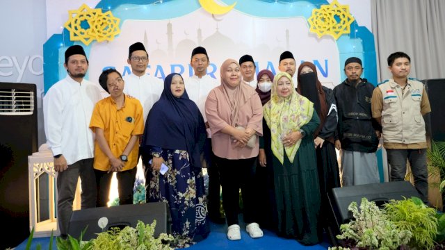Safari Ramadan PLN Unit Pelaksana Proyek (UPP) Sulawesi Tengah yang dirangkaikan dengan pemberian bantuan. Foto: Istimewa.