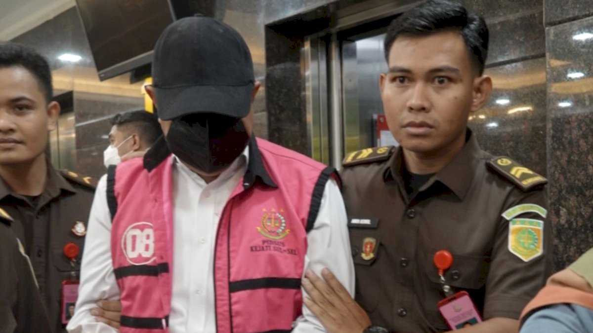 Kasus Korupsi Bibit Nanas, Kejati Sulsel Tahan Mantan Pj Gubernur dan 4 Tersangka Lainnya
