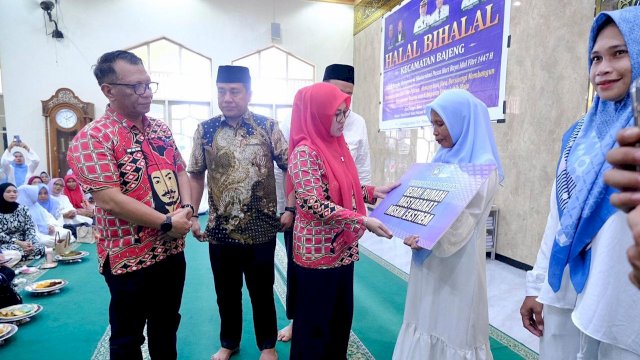 Bupati Gowa Husniah Talenrang saat halalbihalal di Bajeng. Foto: Istimewa.
