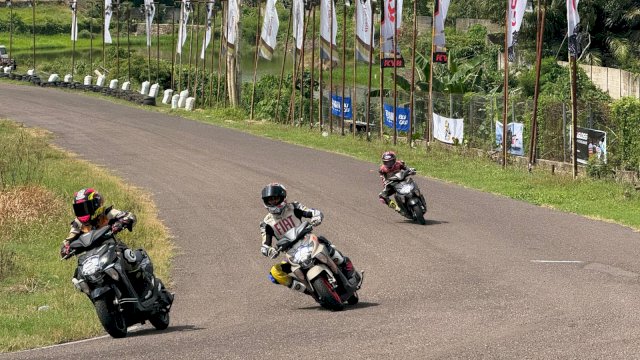 Uji ketangguhan GEAR ULTIMA selama satu jam dengan RPM maksinal di Sirkuit Puncak Mario, Sidrap. Foto: Istimewa.