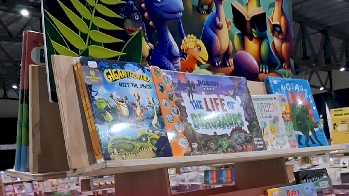 VIDEO: Bazar Buku Terbesar Big Bad Wolf Books Makassar Resmi Dibuka, Harga Buku Mulai Rp19 Ribu