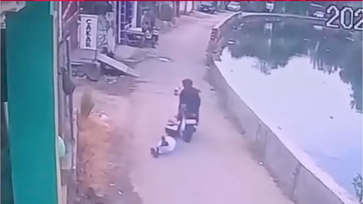 VIDEO: Jambret Nekat Rampas HP Pelajar di Makassar, Aksinya Terekam CCTV