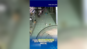 VIDEO: Viral CCTV Penganiayaan Brutal di Bone, Korban Diserang Senjata Tajam