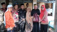Bupati Gowa Tinjau Keluarga Miskin Ekstrem, Salurkan Bantuan Secara Langsung