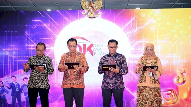 OJK luncurkan buku panduan tata kelola digital industri bank. Foto: Istimewa.