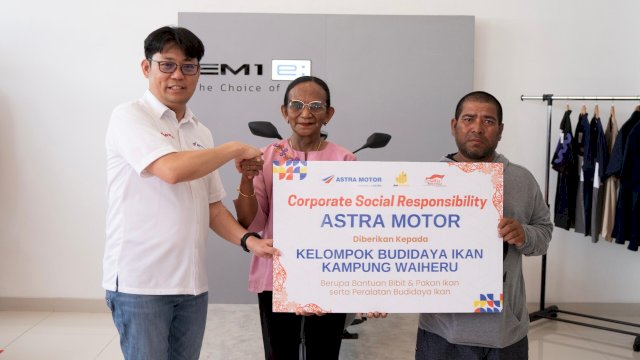Asmo Sulsel salurkan bantuan bibit ikan dan pakan. Foto: Istimewa.