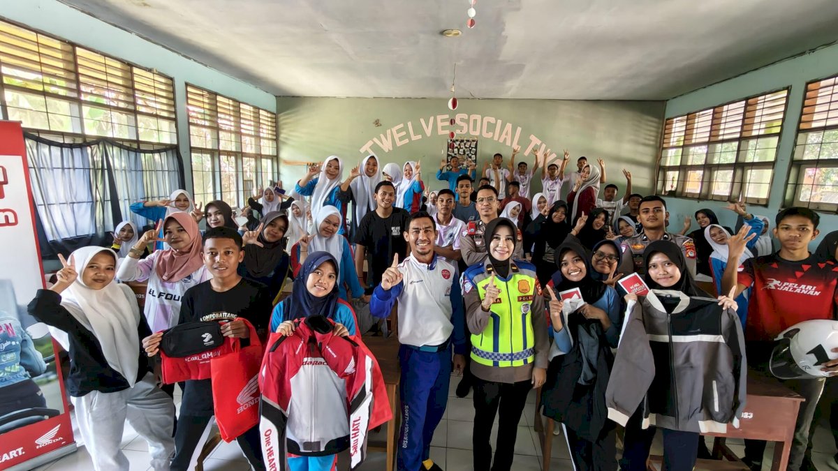 Edukasi Safety Riding di SMAN 8 Gowa, Asmo Sulsel Tekankan Fokus Berkendara