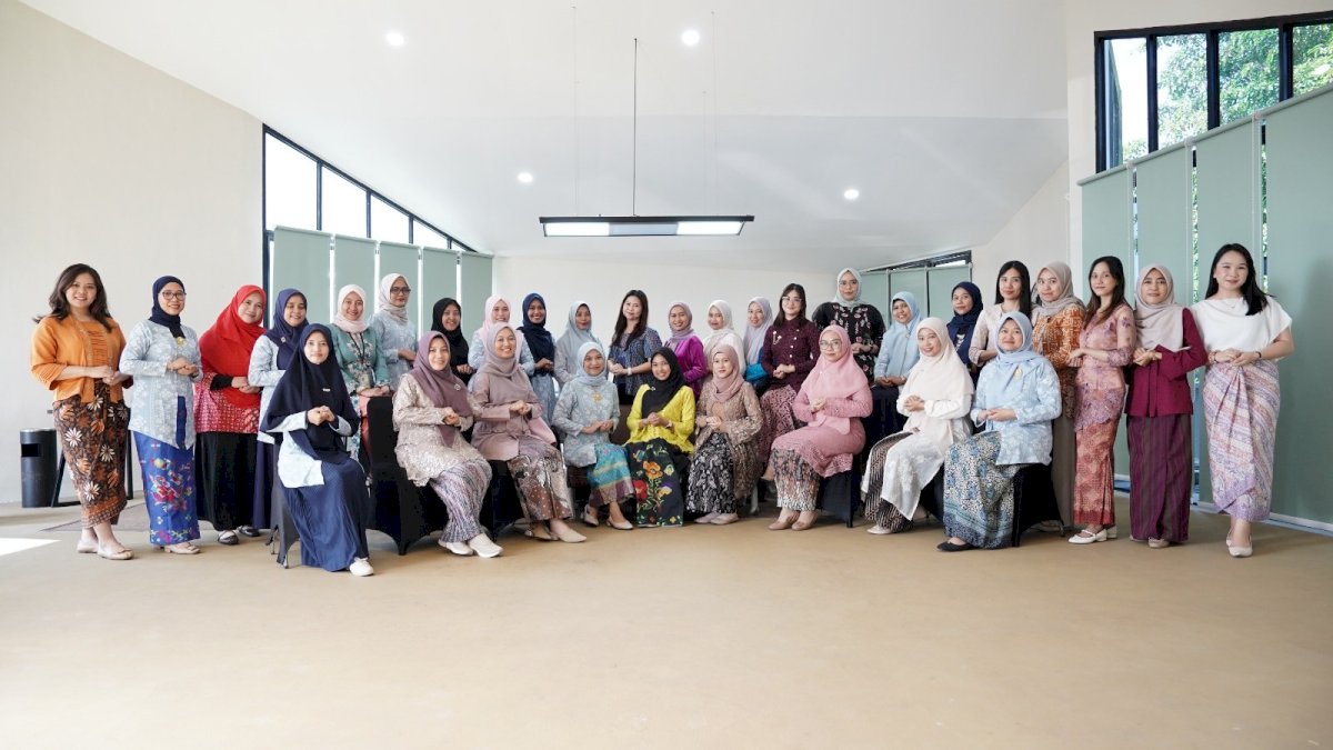 Pegawai Perempuan PLN UIP Sulawesi Berkebaya, Wujudkan Semangat Kartini
