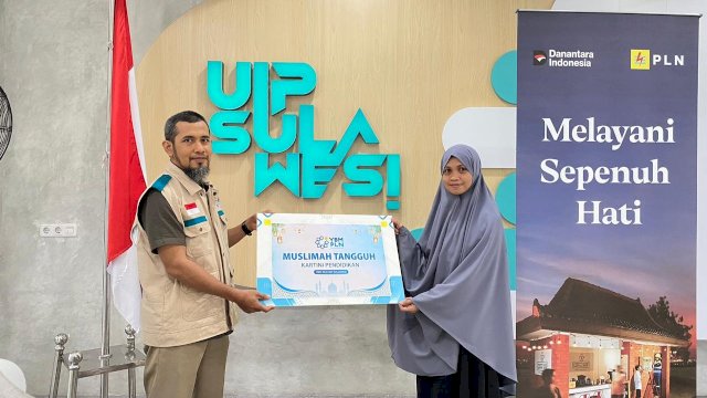 YBN PLN UIP Sulawesi salurkan bantuan untuk 16 muslimah di Sulsel. Foto: Istimewa.