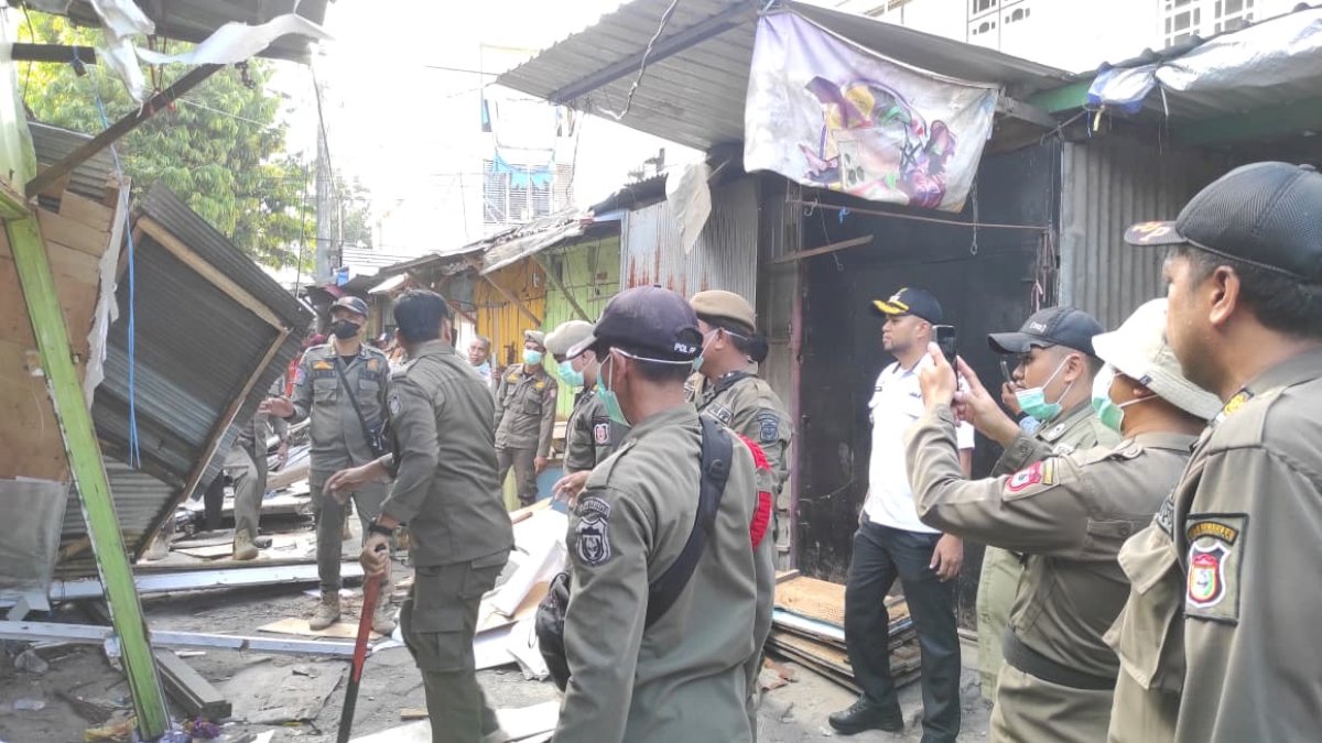 Lapak Berdiri 35 Tahun Ditertibkan, 16 Pedagang di Ujung Tanah Direlokasi