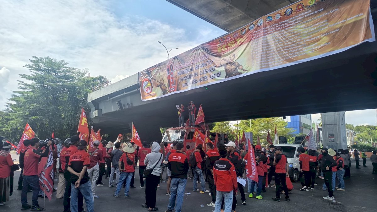 Serikat Buruh Demo di Makassar, Desak Pemerintah Sahkan UU Ketenagakerjaan