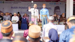90 Guru dan Pelajar Berprestasi Terima Penghargaan di Hardiknas Sidrap