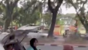 Heboh Emak-emak PKL di Jalan Hertasning Makassar Cekcok Diduga Rebutan Lahan