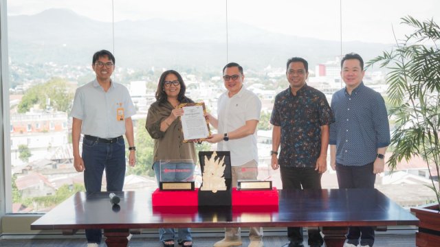 Bank Mandiri Taspen dan BPR Dana Raya saat penandatanganan kerja sama. Foto: Istimewa.