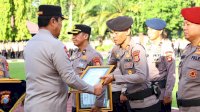 Kapolda Sulsel Irjen Djuhandhani Beri Penghargaan kepada Personel Berprestasi