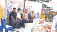 Peduli Kemanusiaan, Anggota DPR RI Hamka B Kady Serahkan Bantuan untuk Korban Kebakaran di Jeneponto